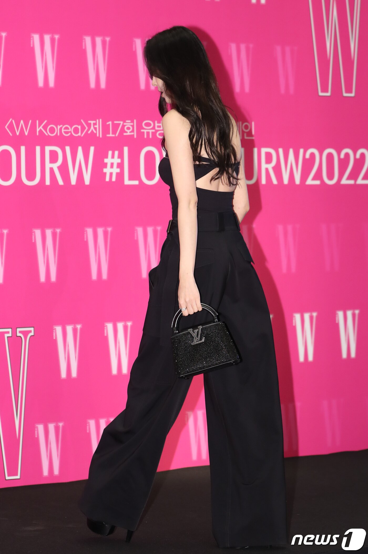 본문 이미지 - 가수 선미가 28일 오후 서울 종로구 포시즌스 호텔에서 열린 ‘제17회 유방암 인식 향상 캠페인 자선 행사’에 참석하고 있다.  ⓒ News1 권현진 기자