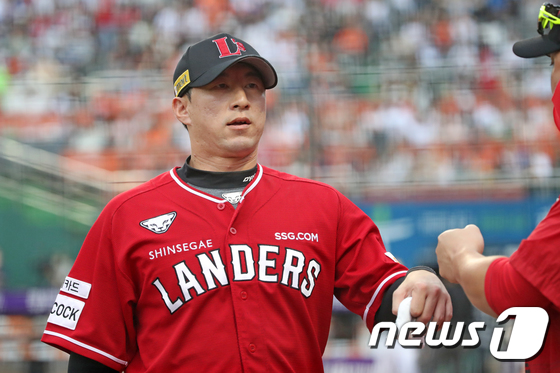 7회말 만루 위기 넘긴 SSG 고효준