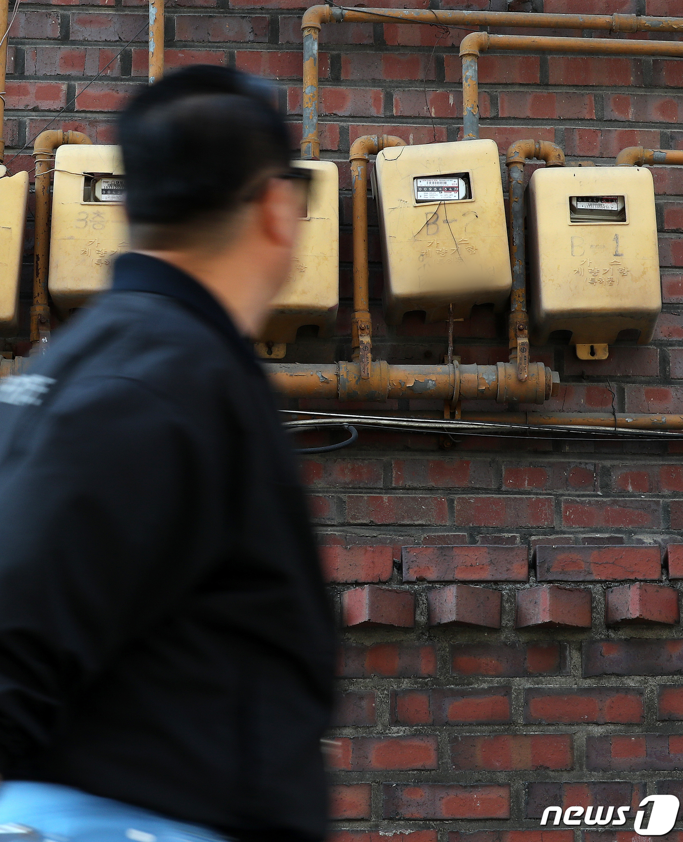 (서울=뉴스1) 김진환 기자 = 정부가 이르면 다음 달부터 겨울철 서민들의 난방비 부담을 덜기 위해 액화천연가스(LNG)와 액화석유가스(LPG)에 붙는 관세를 한시적으로 0%까지 …