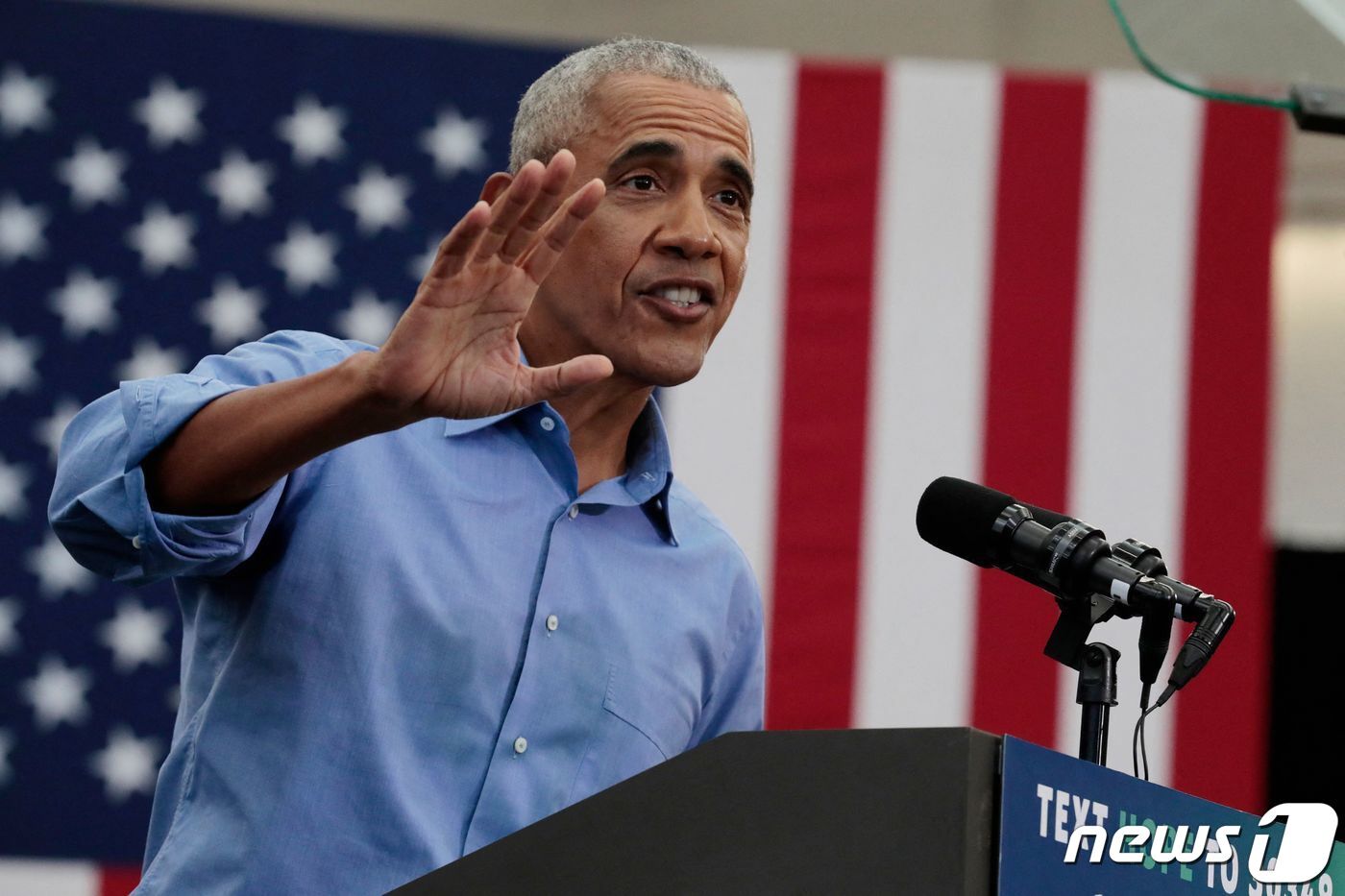 본문 이미지 - 버락 오바마 전 미국 대통령이 29일 (현지시간) 중간 선거를 앞두고 미시간주 디트로이트에서 그레천 휘트머 주지사의 지원 유세를 하고 있다. ⓒ AFP=뉴스1 ⓒ News1 우동명 기자