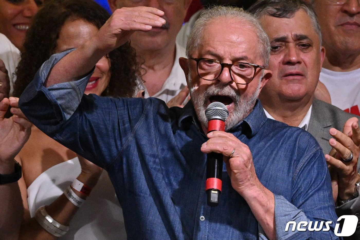 본문 이미지 - 루이스 이나시오 룰라 다 실바 브라질 대통령 당선인이 지난 10월 30일 상파울루에서 결선 승리선언을 하고 있다. ⓒ AFP=뉴스1 ⓒ News1 우동명 기자
