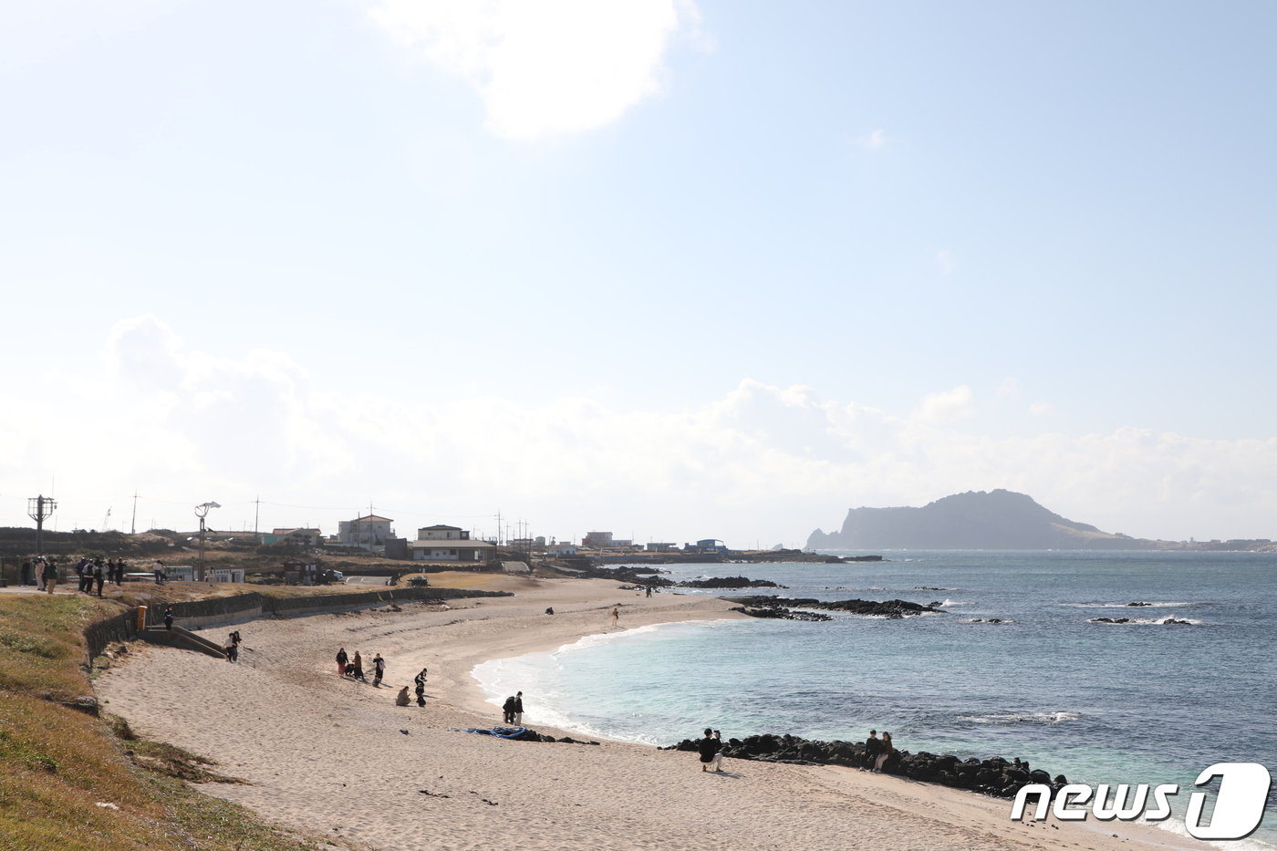 우도에서 바라본 성산일출봉