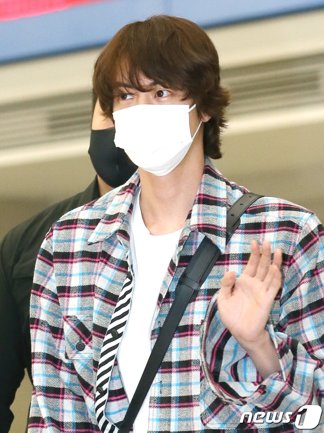 본문 이미지 - 그룹 방탄소년단&#40;BTS&#41;의 진이 31일 오후 해외에서의 일정을 마치고 인천국제공항을 통해 귀국하고 있다. 2022.10.31/뉴스1 ⓒ News1 권현진 기자