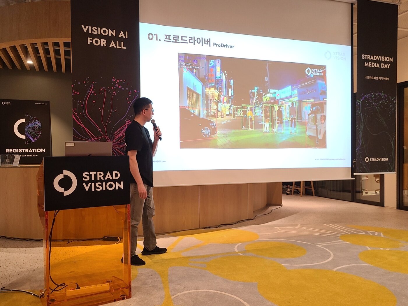 본문 이미지 - 김준환 스트라드비젼 대표가 스트라드비젼을  소개하고 사업 전략을 발표하고 있다. 뉴스1 ⓒ News1 김민석 기자 