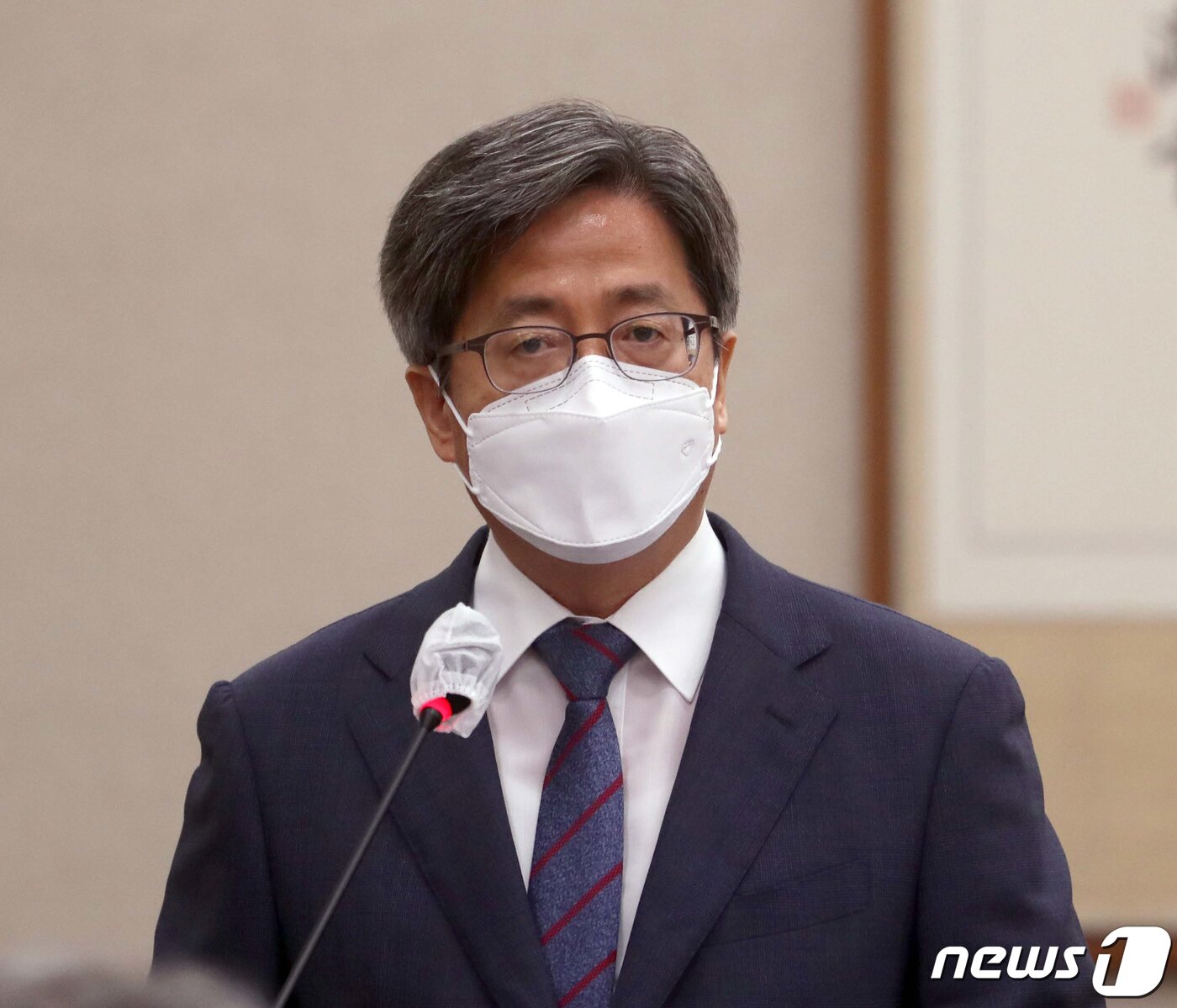 본문 이미지 - 김명수 대법원장이 4일 서울 여의도 국회에서 열린 대법원 등에 대한 법제사법위원회 국정감사에 출석해 인사말을 하고 있다. (공동취재) 2022.10.4/뉴스1 ⓒ News1 유승관 기자