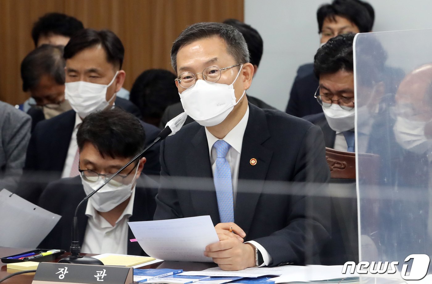 본문 이미지 - 이종호 과학기술정보통신부 장관이 4일 오전 정부세종청사에서 열린 국회 과학기술정보방송통신위원회의 과학기술정보통신부, 우정사업본부 등에 대한 국정감사에서 의원들의 질의애 답변하고 있다. 2022.10.4/뉴스1 ⓒ News1 김기남 기자