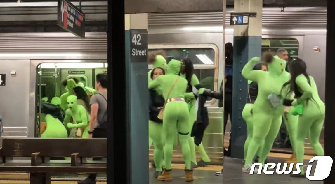 본문 이미지 - 뉴욕 지하철에 나타난 형광 쫄쫄이 여성 강도단. (유튜브 갈무리)