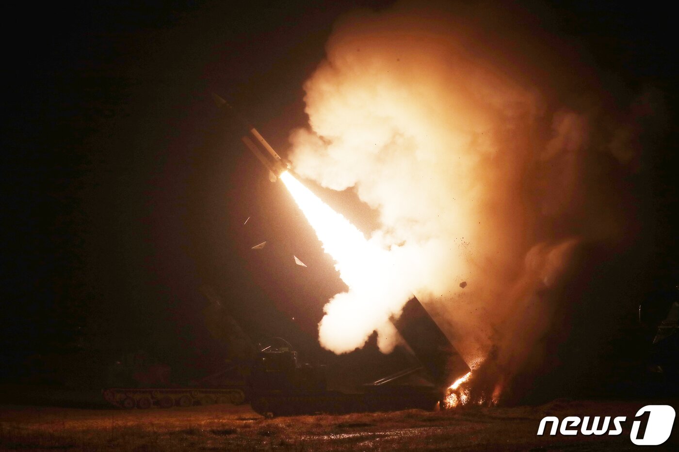 본문 이미지 - 한미연합 지대지미사일 사격. (합참 제공) 2022.10.5/뉴스1 ⓒ News1 민경석 기자