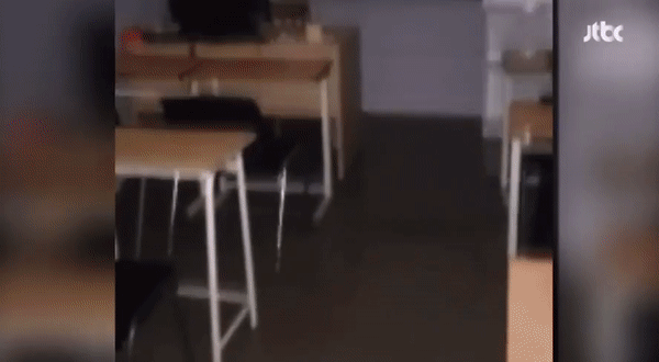 본문 이미지 - 서울 성북구 장위동의 한 아파트 상가에서 물이 새는 문제가 발생했다. (JTBC 갈무리)