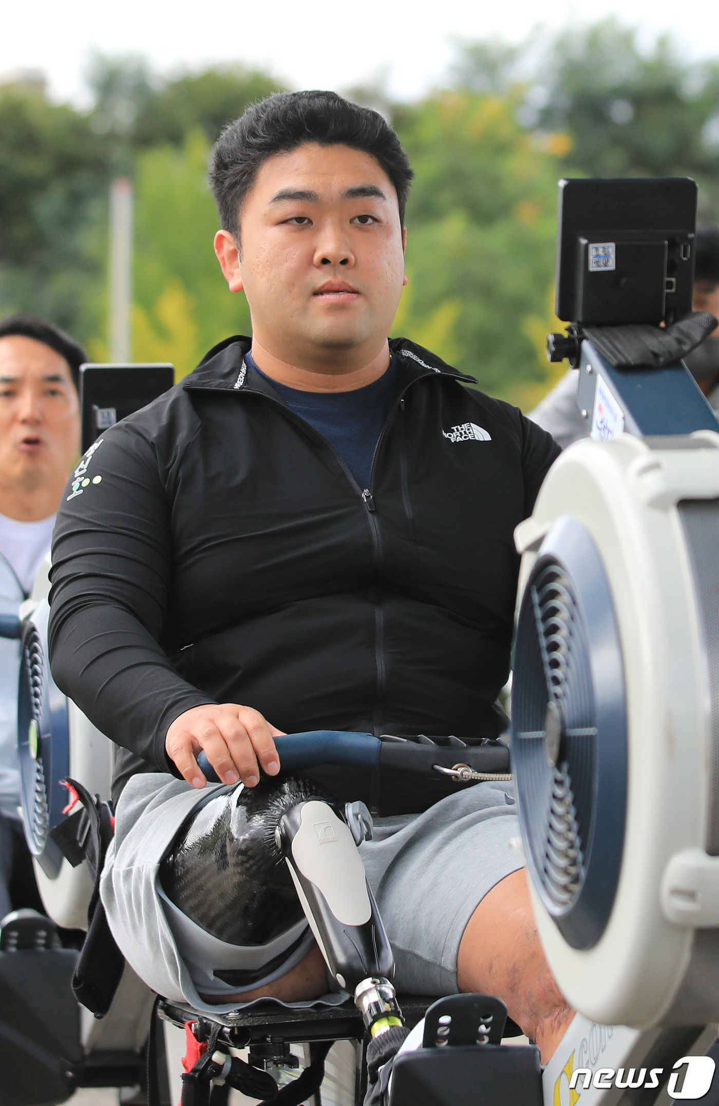 (하남=뉴스1) 구윤성 기자 = 제42회 전국장애인체육대회(10월19~24일)에서 조정 종목에 출전하는 하재헌 선수가 5일 오전 경기 하남 미사조정경기장에서 로잉머신 훈련을 하고 …