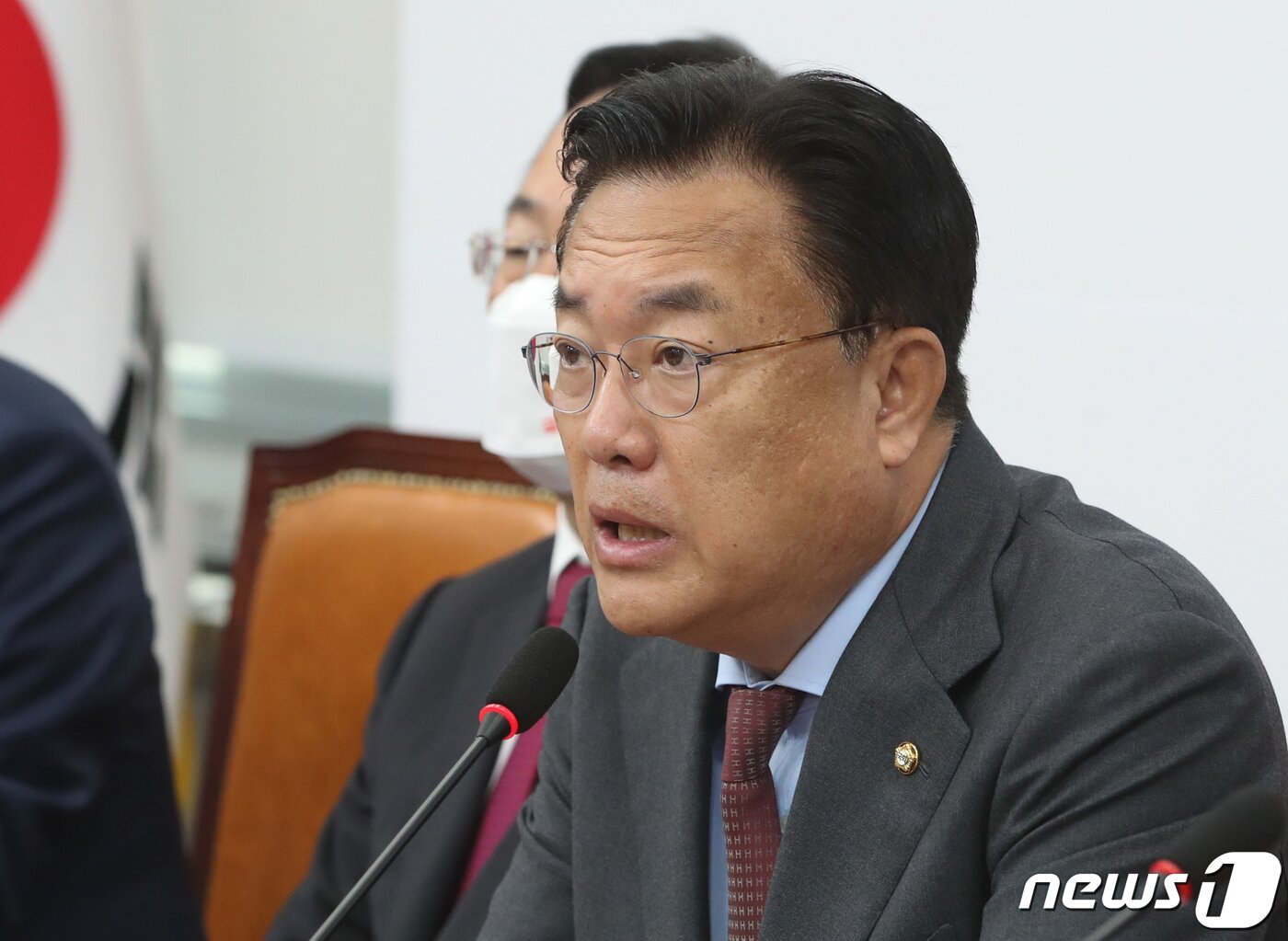 본문 이미지 - 정진석 국민의힘 비대위원장이 6일 서울 여의도 국회에서 열린 비상대책위원회의에서 모두 발언을 하고 있다. 2022.10.6/뉴스1 ⓒ News1 허경 기자
