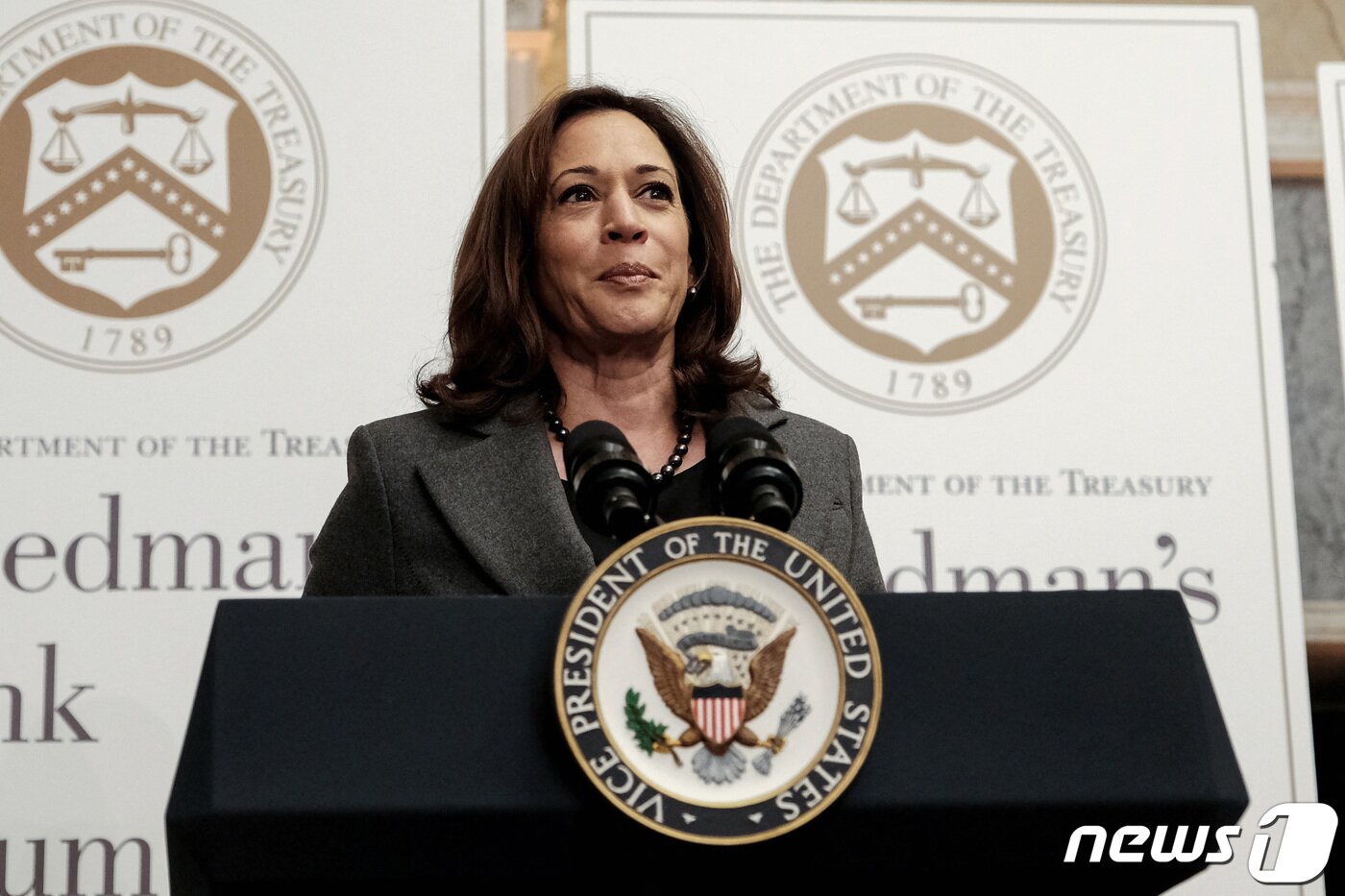 본문 이미지 - 카멀라 해리스 미국 부통령이 프리드먼 은행 연례 포럼에 참석해 발언하고 있다. ⓒ 로이터=뉴스1 ⓒ News1 김성식 기자