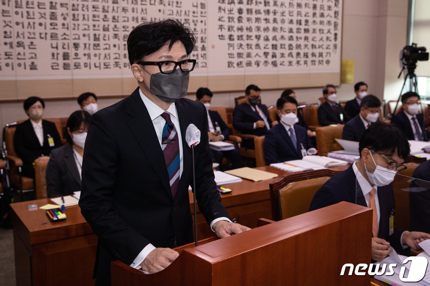 본문 이미지 - 한동훈 법무부 장관이 6일 서울 여의도 국회에서 열린 법제사법위원회의 법무부, 대한법률구조공단, 한국법무보호복지공단, 정부법무공단, 이민정책연구원에 대한 국정감사에서 인사말 및 업무보고를 하고 있다. 2022.10.6/뉴스1 ⓒ News1 유승관 기자