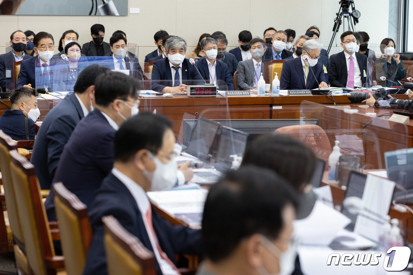 한상혁 방송통신위원회 위원장이 6일 서울 여의도 국회에서 열린 과학기술정보방송통신위원회의 국정감사에서 의원들의 질의에 답변하고 있다. 2022.10.6/뉴스1 ⓒ News1 이재명 기자