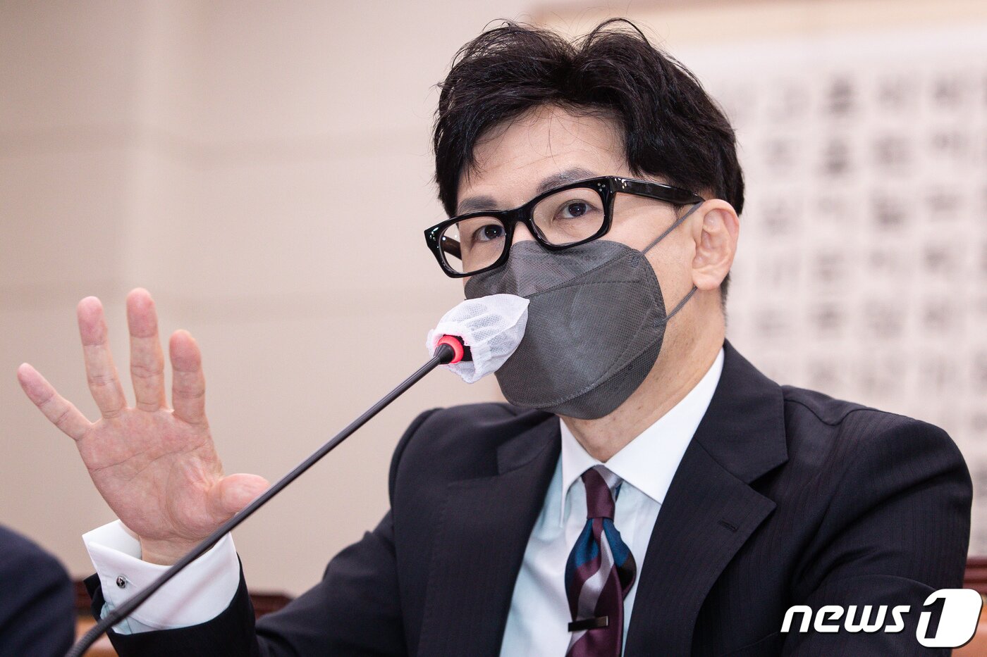 본문 이미지 - 한동훈 법무부 장관이 6일 서울 여의도 국회에서 열린 법제사법위원회의 법무부, 대한법률구조공단, 한국법무보호복지공단, 정부법무공단, 이민정책연구원에 대한 국정감사에서 의원 질의에 답하고 있다. 2022.10.6/뉴스1 ⓒ News1 유승관 기자
