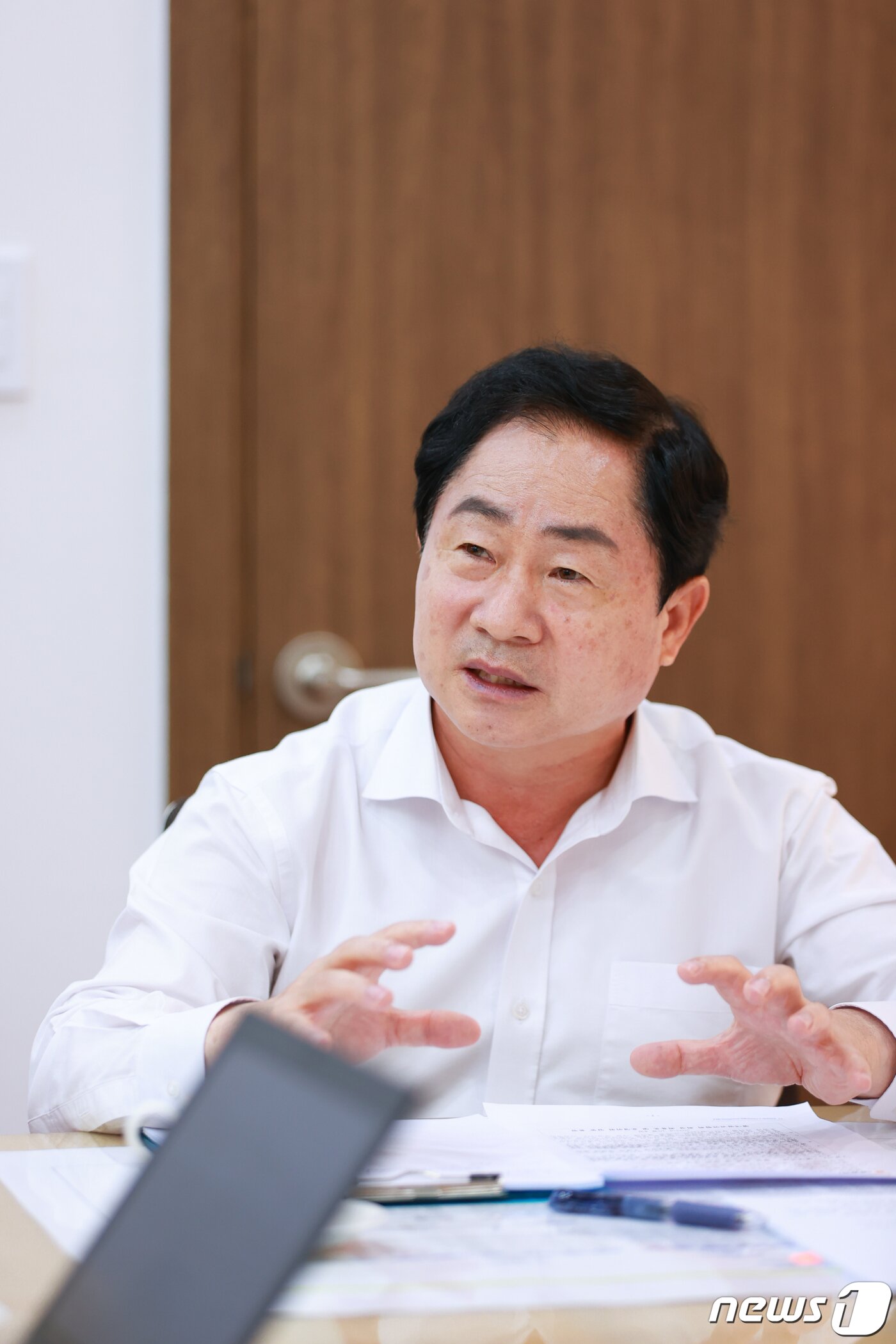 본문 이미지 - 취임 100일을 맞아 뉴스1 취재진과 집무실에서 인터뷰 하는 주광덕 남양주시장