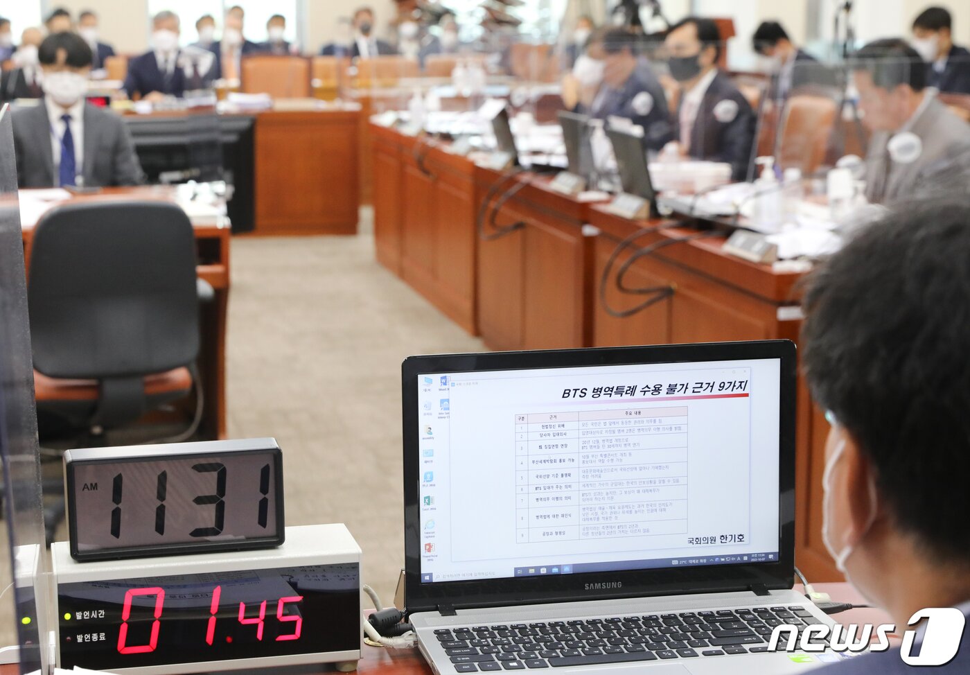 본문 이미지 - 한기호 국민의힘 의원이 7일 서울 여의도 국회에서 열린 국방위원회의 5·18민주화운동 진상규명조사위원회, 병무청에 대한 국정감사에서 이기식 병무청장에게 BTS의 병역 관련 질의를 하고 있다. 2022.10.7/뉴스1 ⓒ News1 허경 기자