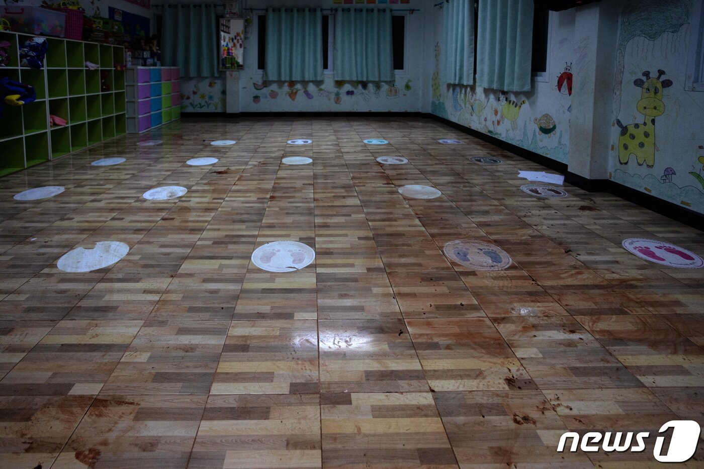 본문 이미지 - 7일(현지시간) 총기 난사 사건이 발생한 태국 농부아람푸주(州) 우타이사완의 어린이집 내부 모습이다. ⓒ 로이터=뉴스1 ⓒ News1 김성식 기자