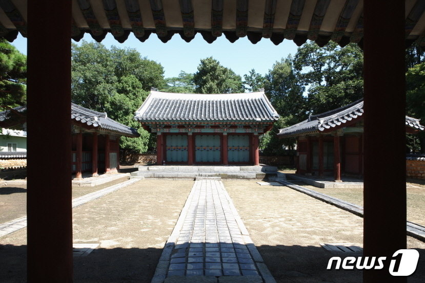 본문 이미지 - 조경묘 전경. 조경묘는 전주이씨 시조 이한의 위패가 봉안돼 있는 시조묘다.(전주시 제공)/뉴스1DB