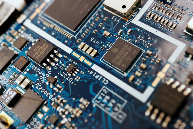 엔비디아 중국용 AI칩 'RTX6000D' 반응 냉담…"그 가격엔 안사"