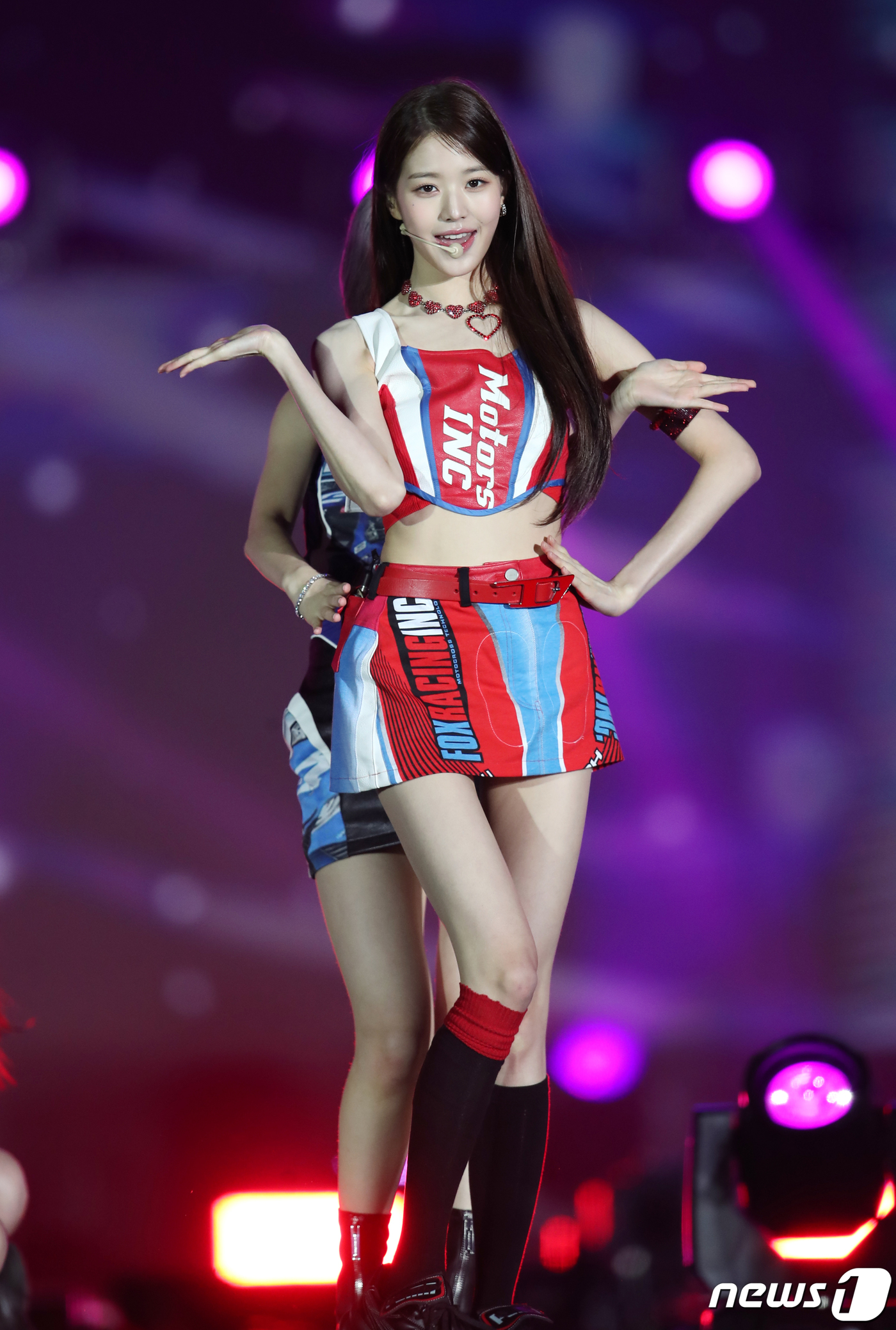 (서울=뉴스1) 권현진 기자 = 아이브(IVE) 장원영이 7일 오후 서울 송파구 잠실 종합운동장 주경기장에서 열린 2022 한국문화축제 더케이 콘서트(THE-K Concert)에서 …