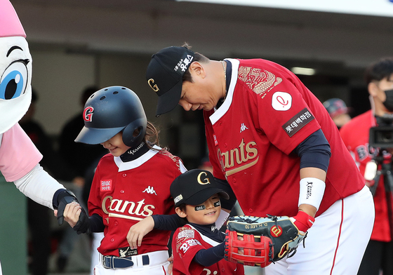 [단독] 이대호 초4 아들, 야구예능 '우리동네 야구대장' 트라이아웃 참여