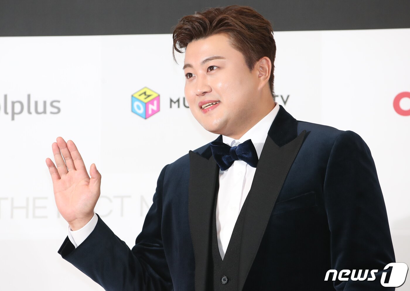본문 이미지 - 지난해 10월 서울 방이동 올림픽공원 체조경기장에서 진행된 '2022 더팩트 뮤직 어워즈(THE FACT MUSIC AWARDS, TMA)' 레드카펫 행사를 찾은 김호중. 2022.10.8/뉴스1 ⓒ News1