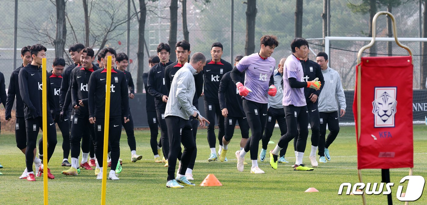 남자 축구대표팀 선수들이 10일 경기 파주 축구대표팀 트레이닝센터&#40;NFC&#41;에서 훈련을 하고 있다. 2022.11.10/뉴스1 ⓒ News1 이동해 기자