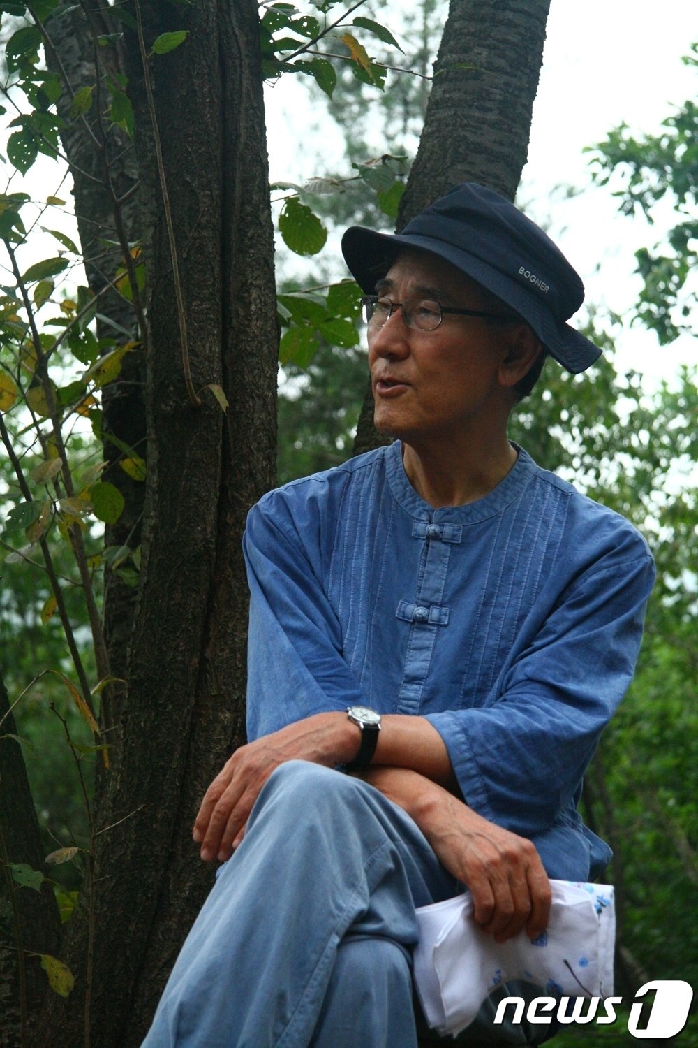 본문 이미지 - 미군 부대에서 하우스 보이를 경험하는 등 평탄치 않은 인생을 스스로 이겨내 온 이시형 박사. 그럼에도 자신의 삶을 돌아보면 '운이 좋았을 뿐'이라고 말한다. 사진은 이 박사가 설립한 홍천 힐리언스 선마을에서의 모습. (이시형 박사 제공) 2022.11.10/뉴스1