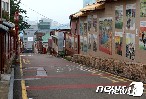 본문 이미지 -  4일 인천 중구 차이나타운거리가 한산한 모습을 보이고 있다. 2020.8.4/뉴스1 ⓒ News1 정진욱 기자