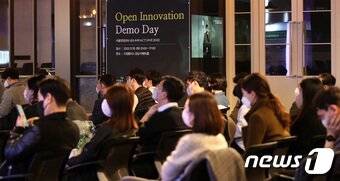 본문 이미지 - 드림플러스 강남에서 ESG 분야 유망기업을 소개하는 오픈 이노베이션 데모 데이가 진행되고 있다. ⓒ News1 박지혜 기자
