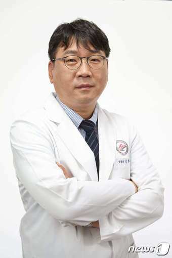 본문 이미지 - 연구책임자인 김철호 춘천성심병원 신경과 교수.(한림대의료원 제공)/뉴스1