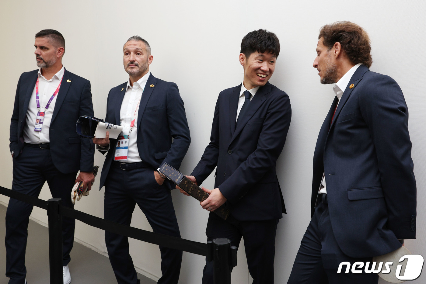 (도하(카타르)=뉴스1) 이광호 기자 = 한국 축구 전설 박지성 전북 현대 테크니컬 디렉터를 비롯한 축구 레전드들이 16일 오후(현지시간) 카타르 도하 알 비다 공원에서 열린 현대 …