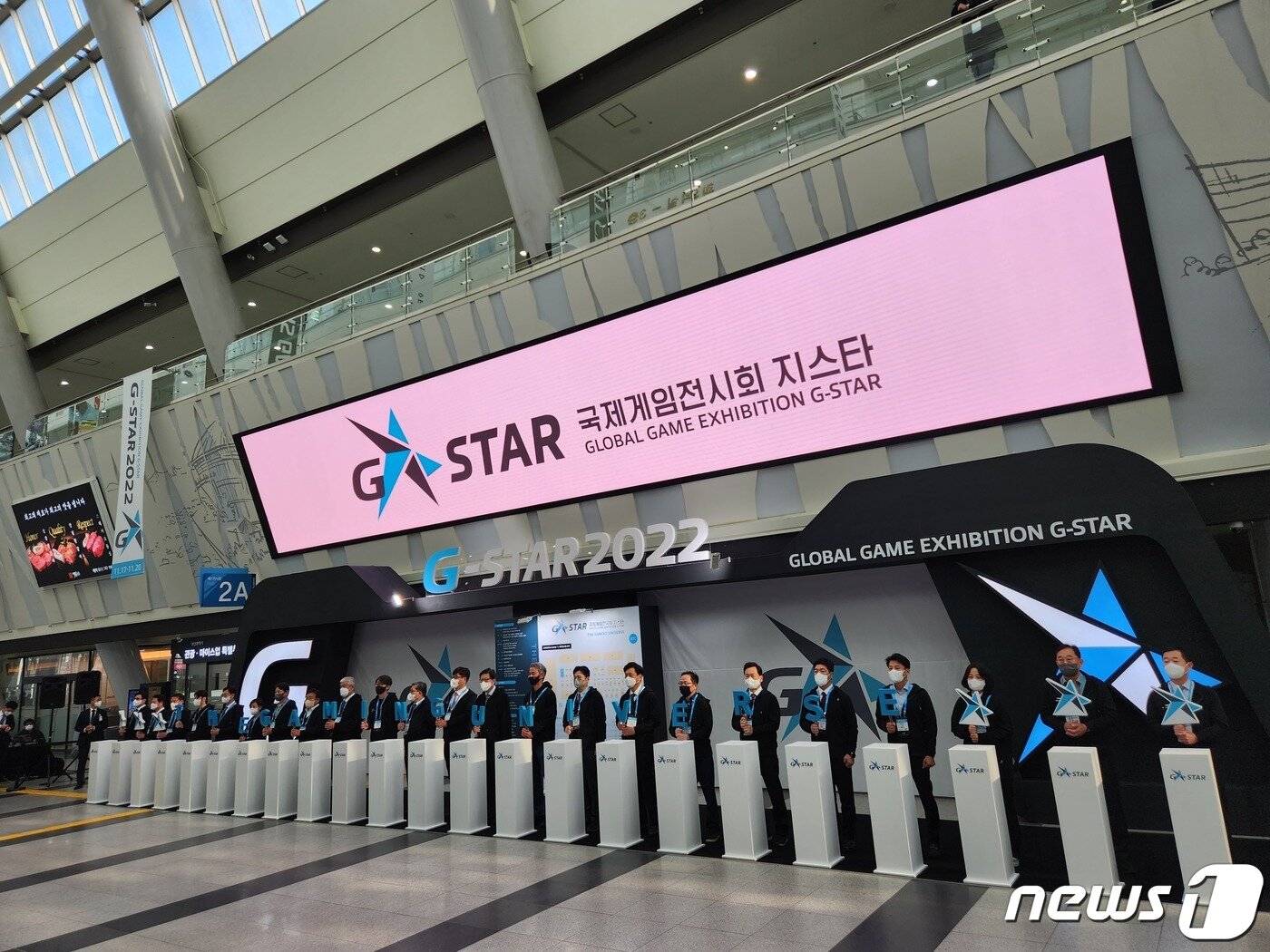 본문 이미지 - 17일 오전 10시 부산 벡스코 제1전시장에서 열린 '지스타 2022' 개막식