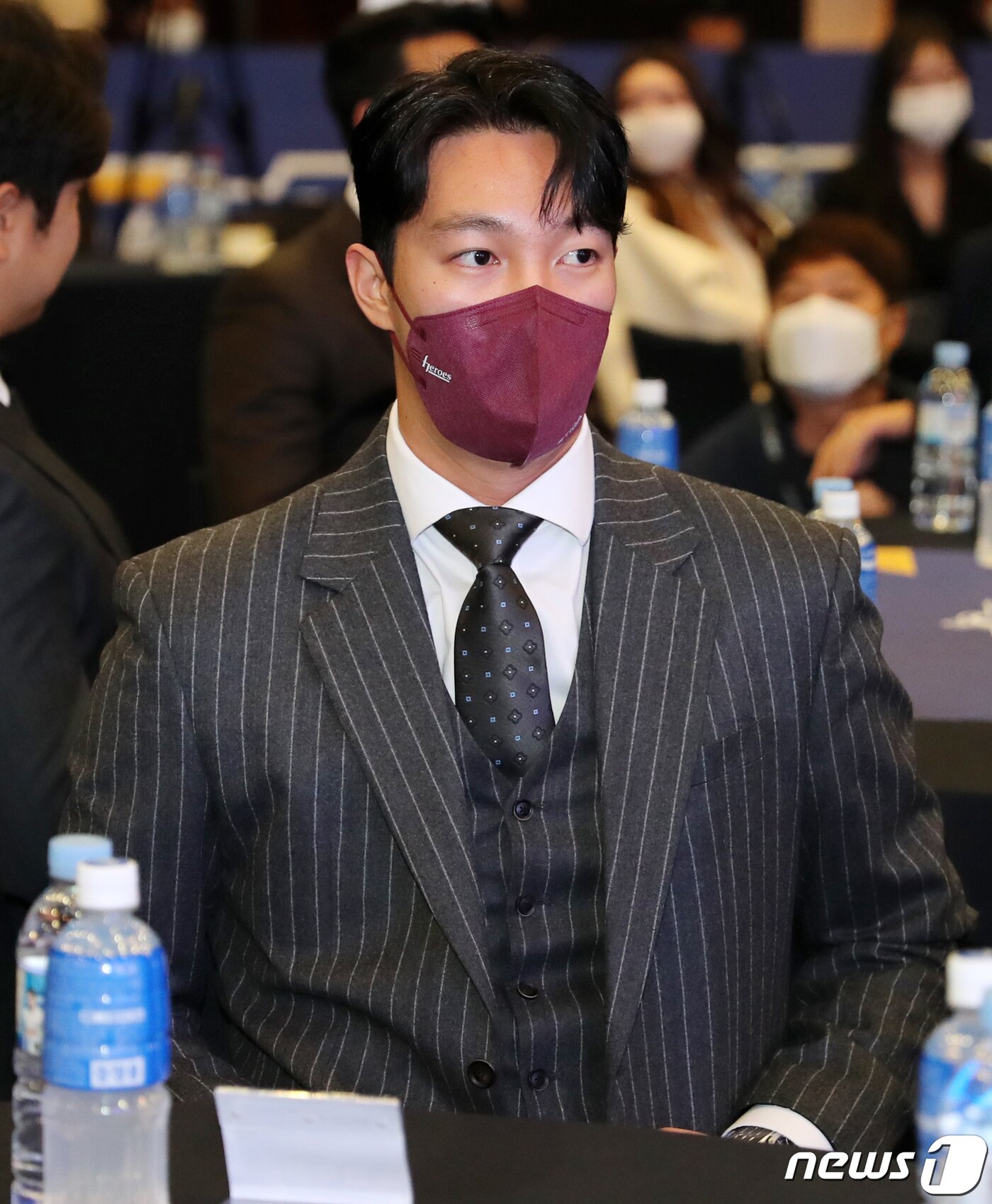 본문 이미지 - 키움 안우진이 17일 오후 서울 중구 소공로 웨스틴 조선 서울에서 열린 ‘2022 신한은행 SOL KBO 시상식’에 참석해 있다. 2022.11.17/뉴스1 ⓒ News1 김진환 기자