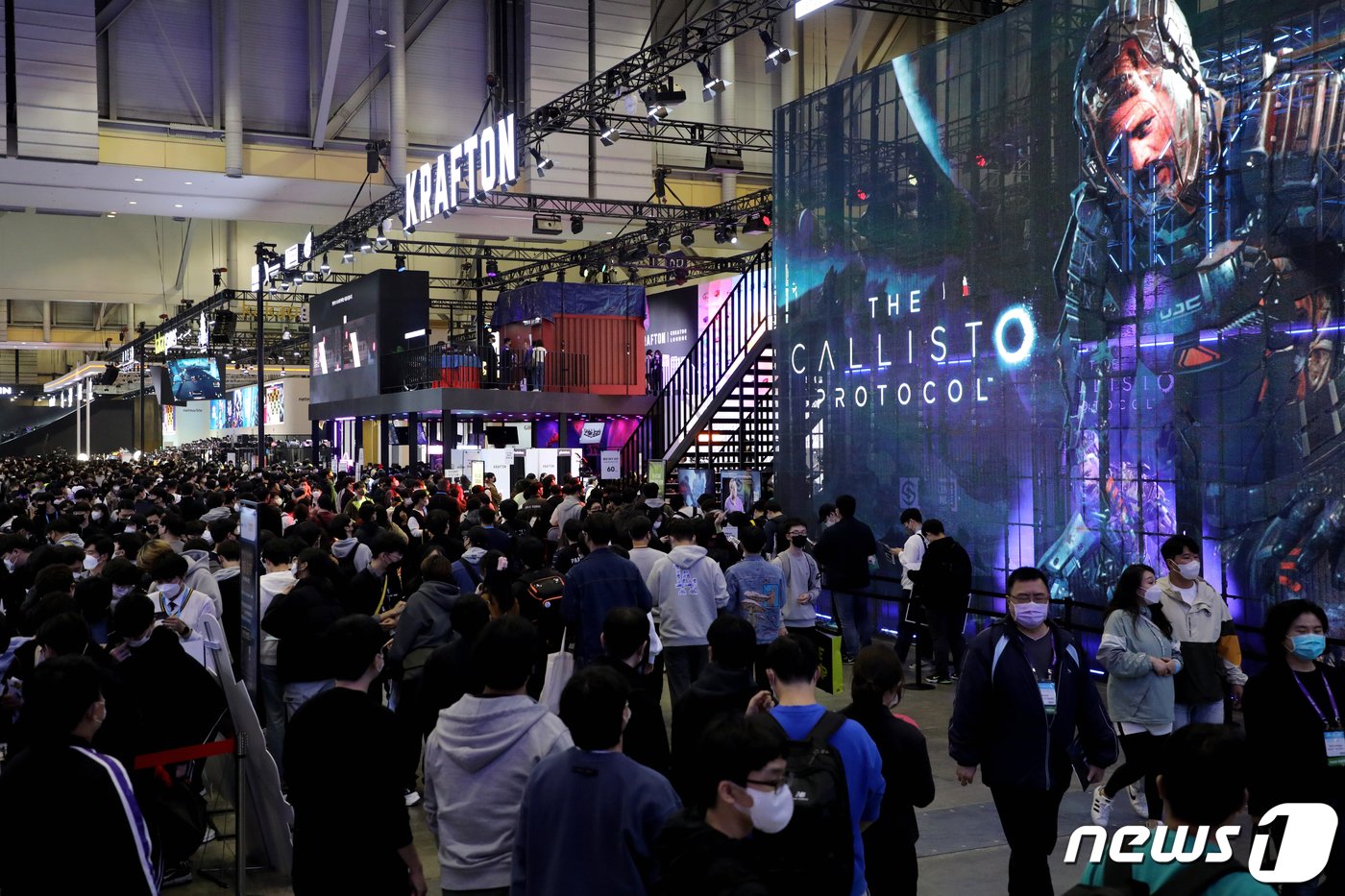 본문 이미지 - 17일 오전 부산 해운대구 벡스코에서 국내 최대 게임전시회인 '지스타(G-STAR)2022' 을 찾은 관객들로 북적이고 있다. 2022.11.17/뉴스1 ⓒ News1 김영훈 기자