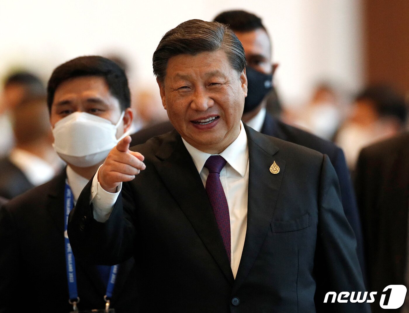본문 이미지 - 시진핑 중국 국가주석이 19일 태국 방콕에서 열린 아시아태평양경제협력체(APEC) 경제지도자회의에 참석하고 있다. ⓒ 로이터=뉴스1 ⓒ News1 강민경 기자