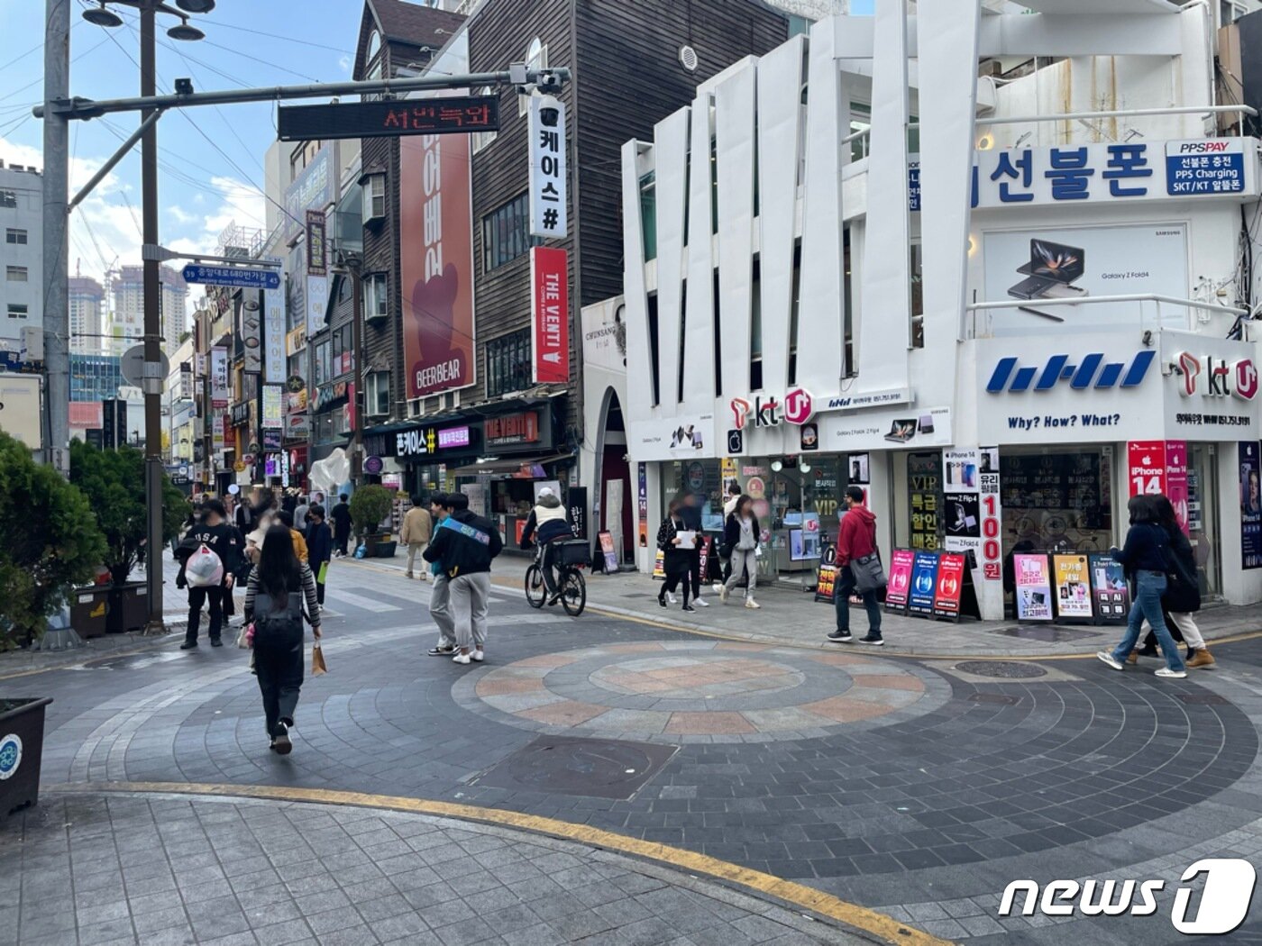 본문 이미지 - 2023학년도 대학수학능력시험이 끝나고 첫 주말인 19일 오후 부산 부산진구 서면 거리가 한산하다. 2022.11.19/뉴스1 ⓒ News1 이유진 기자 
