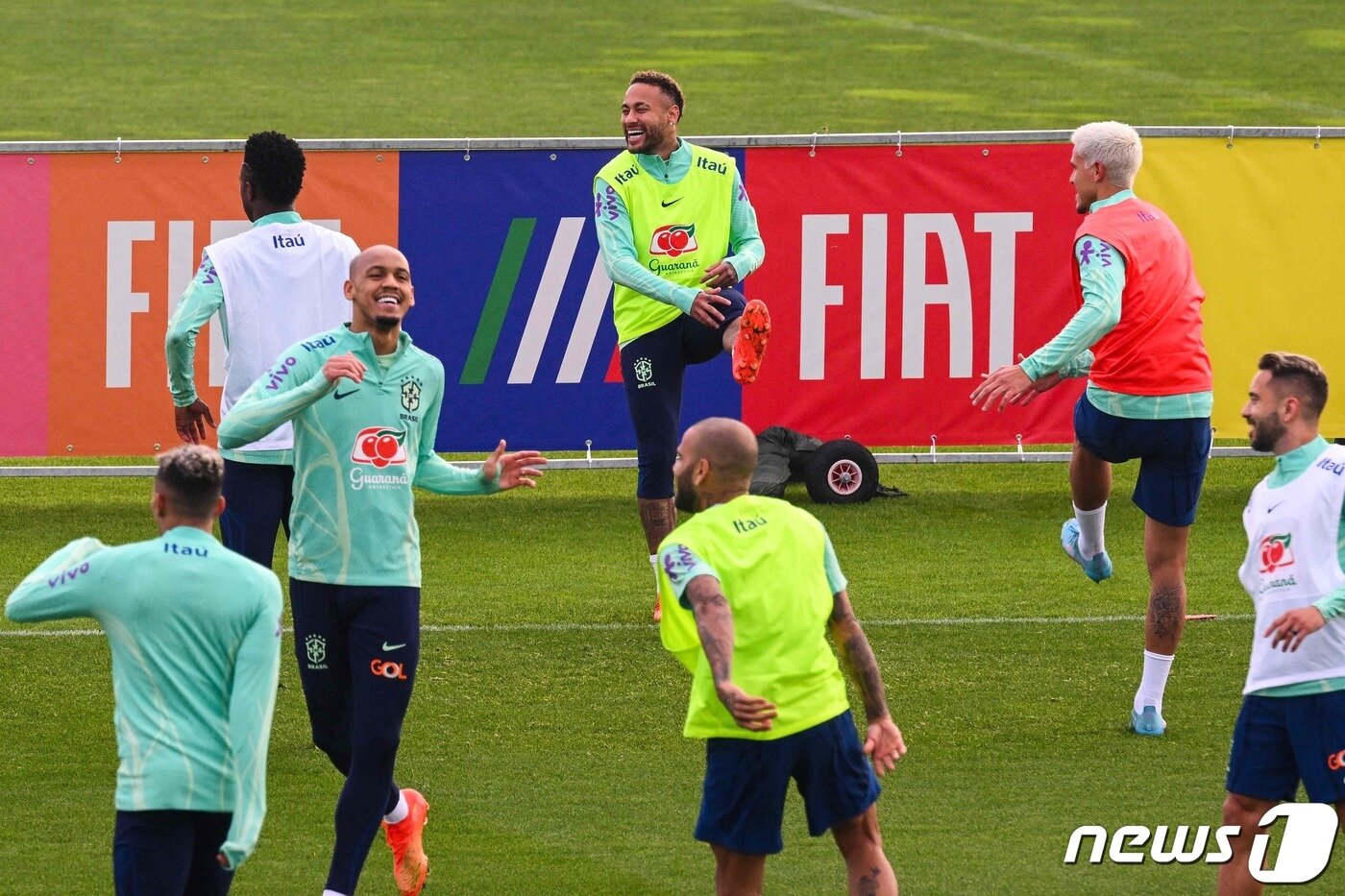 본문 이미지 - 밝은 분위기의 브라질 대표팀. ⓒ AFP=뉴스1