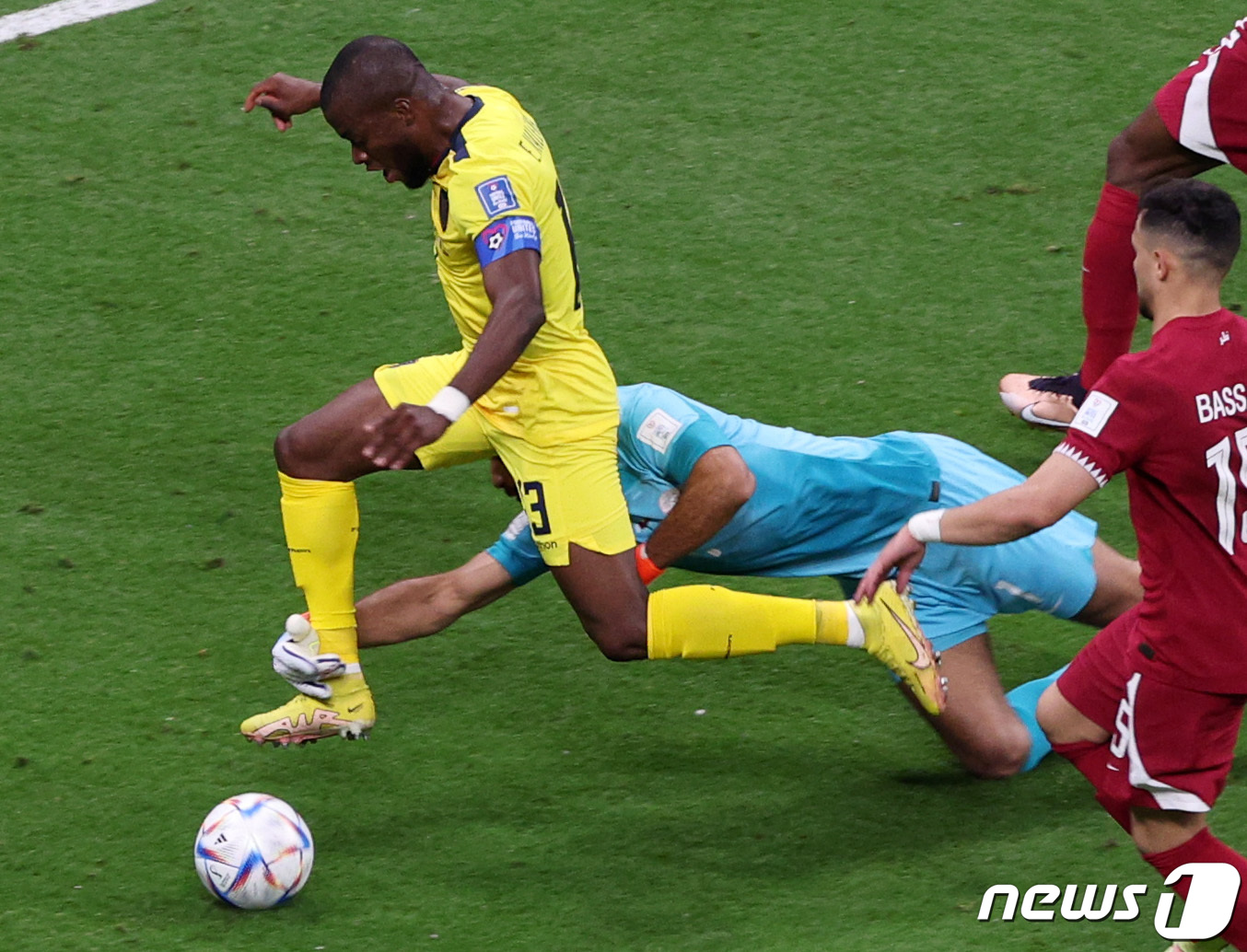 (도하(카타르)=뉴스1) 이동해 기자 = 20일 오후(현지시간) 카타르 알코르 알베이트 스타디움에서 열린 2022 카타르 월드컵 개막전 카타르와 에콰도르의 경기 전반전에서 카타르 …