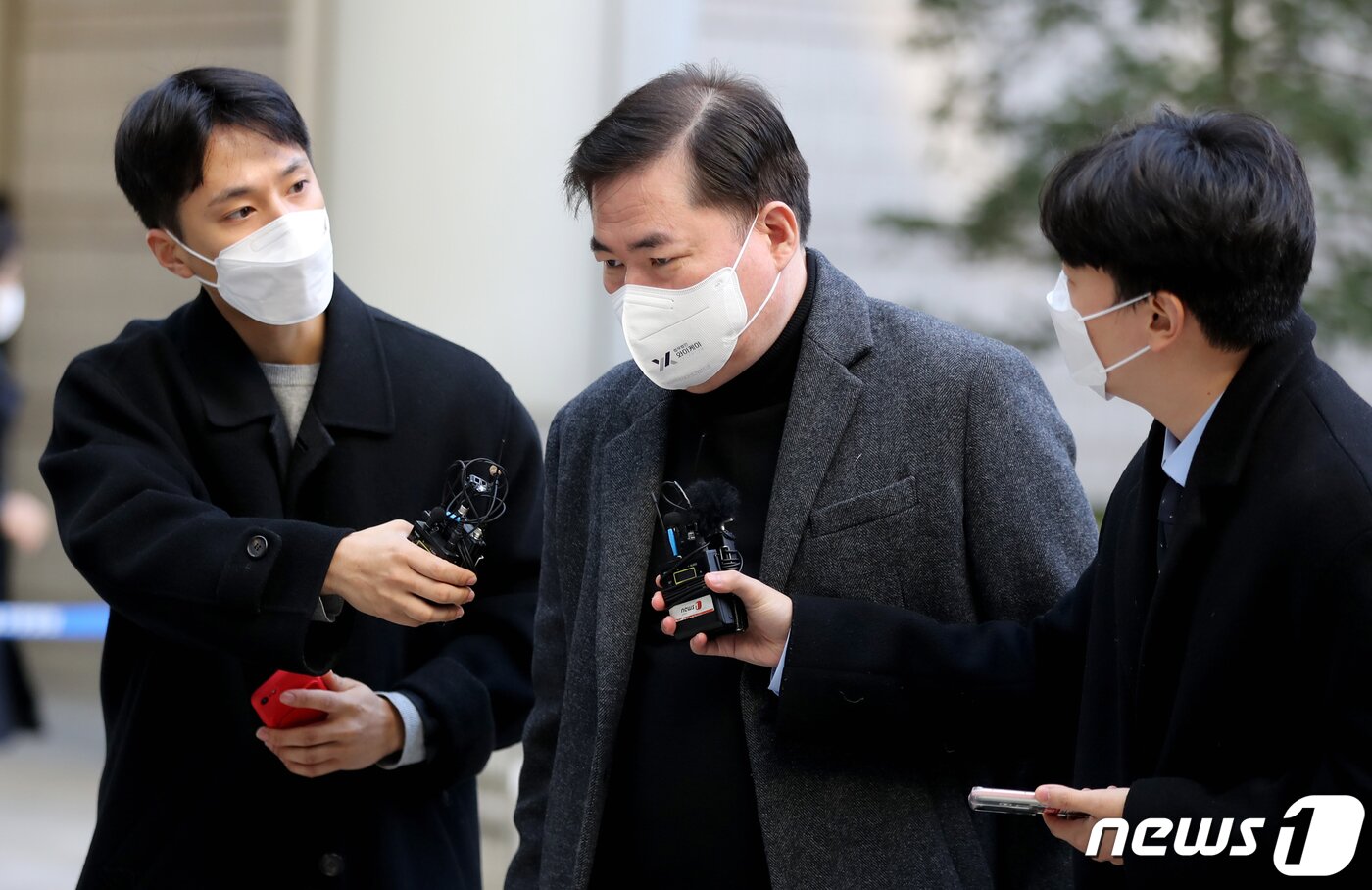 본문 이미지 - 유동규 전 성남도시개발공사 기획본부장이 21일 오전 서울 서초구 서울중앙지법에서 열린 대장동 개발 사업 로비·특혜 의혹 관련 1심 속행 공판에 출석하고 있다. 2022.11.21/뉴스1 ⓒ News1 장수영 기자