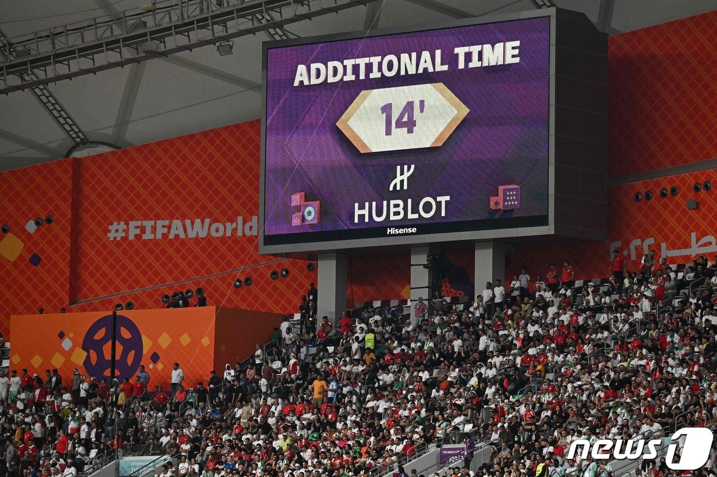 본문 이미지 - 잉글랜드와 이란의 경기에서 나온 후반 추가 시간 14분ⓒ AFP=뉴스1