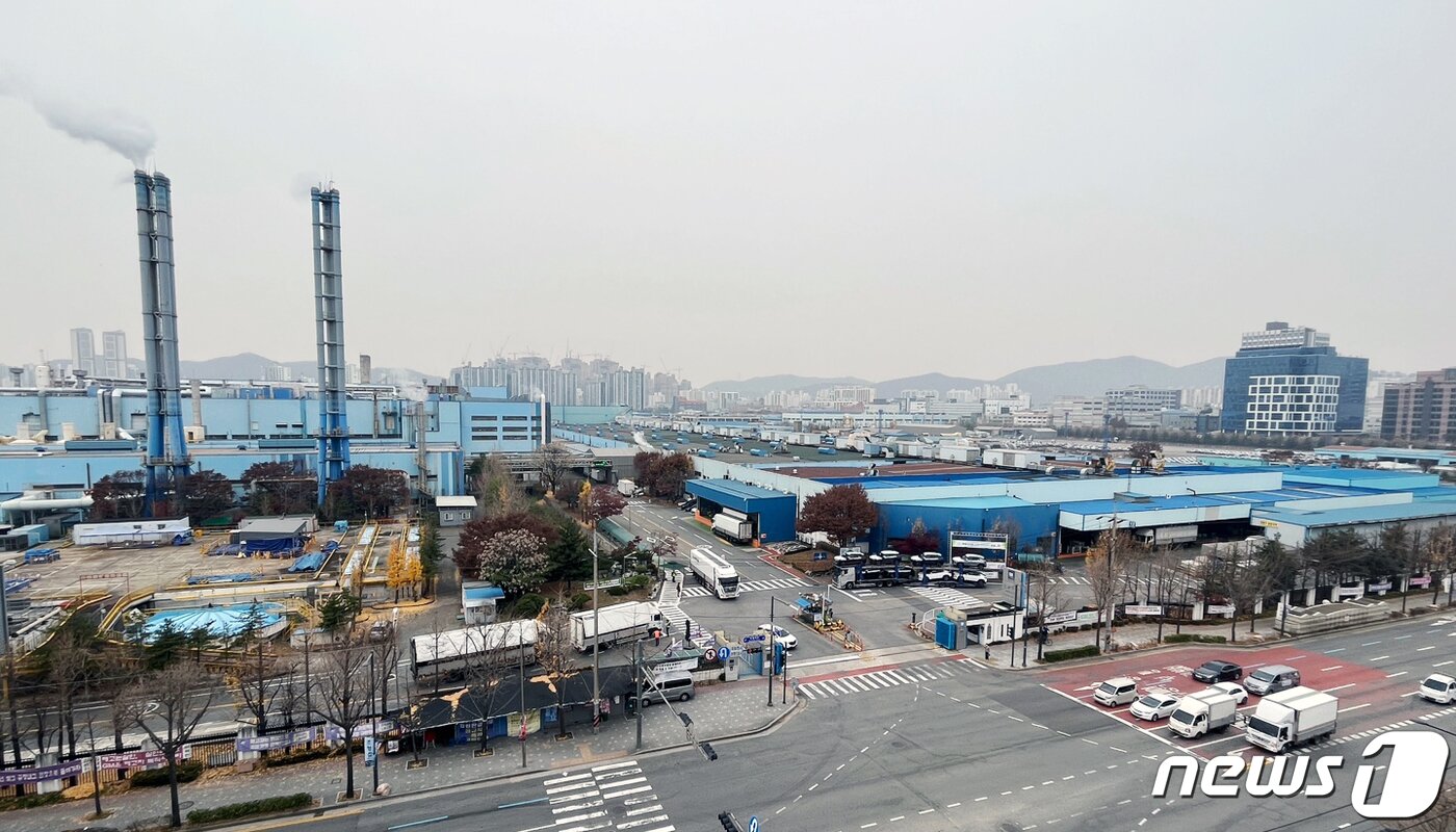 본문 이미지 - 현재 폐쇄된 인천시 부평구 한국GM 부평 2공장 모습.2022.11.22/뉴스1 ⓒ News1 정진욱 기자