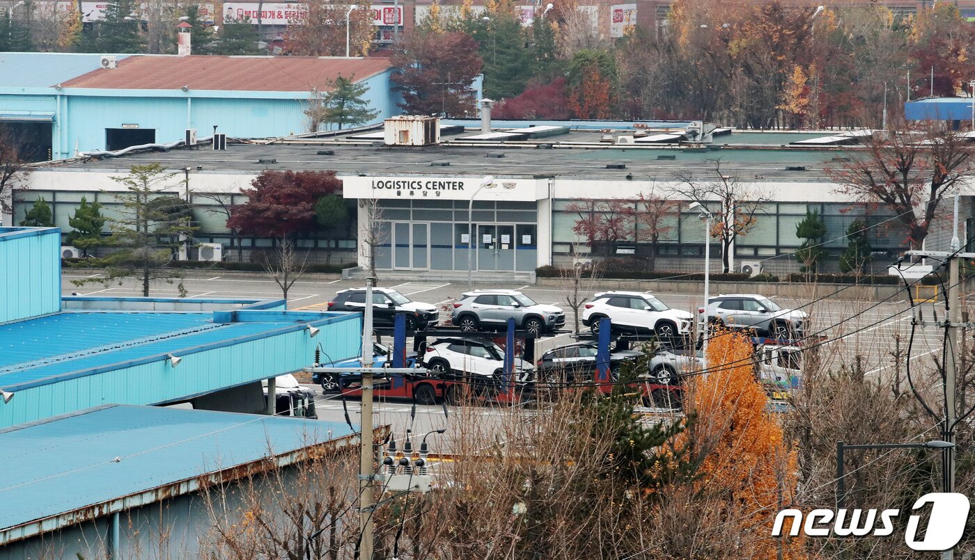 본문 이미지 - 인천시 부평구 한국 GM부평공장의 모습. 2022.11.22/뉴스1 ⓒ News1 정진욱 기자