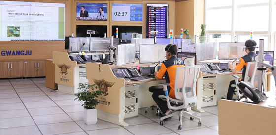 "아이가 방에 갇혔어요"…놀다가 문 잠근 세쌍둥이, 무사 구조