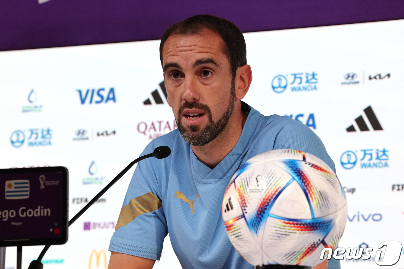 (도하(카타르)=뉴스1) 이광호 기자 = 우루과이 축구대표팀 디에고 고딘이 2022 카타르 월드컵 조별리그 H조 1차전 한국과의 경기를 하루 앞둔 23일 오전(현지시간) 카타르 알 …