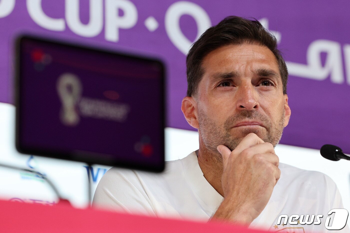 본문 이미지 - 디에고 알론소 우루과이 축구대표팀 감독이 2022 카타르 월드컵 조별리그 H조 1차전 한국과의 경기를 하루 앞둔 23일 오전(현지시간) 카타르 알라이얀의 메인프레스센터에서 기자회견을 하고 있다. 2022.11.23/뉴스1 ⓒ News1 이광호 기자