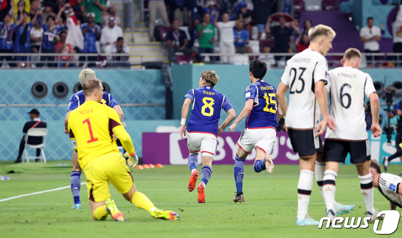 (알라이얀(카타르)=뉴스1) 이동해 기자 = 23일(현지시간) 오후 알라이얀의 할리파 인터내셔널 스타디움에서 열린 2022 카타르 월드컵 E조 일본과 독일의 경기 후반전에서 일본 …