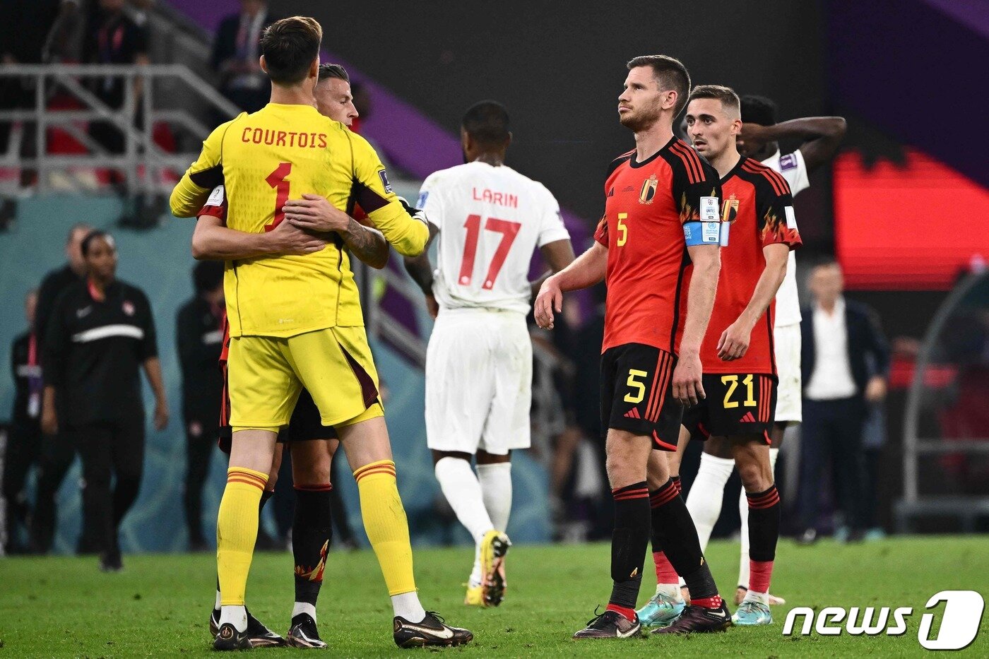 본문 이미지 - 벨기에가 2022 국제축구연맹(FIFA) 카타르 월드컵 첫 경기에서 승리를 챙겼다. ⓒ AFP=뉴스1