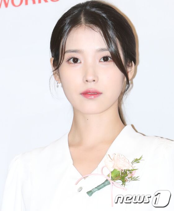 기부 천사' 아이유, 연말 맞아 소외 계층에 총 2억 쾌척 - 뉴스1 기부 천사' 아이유, 연말 맞아 소외 계층에 총 2억 쾌척 - 뉴스1